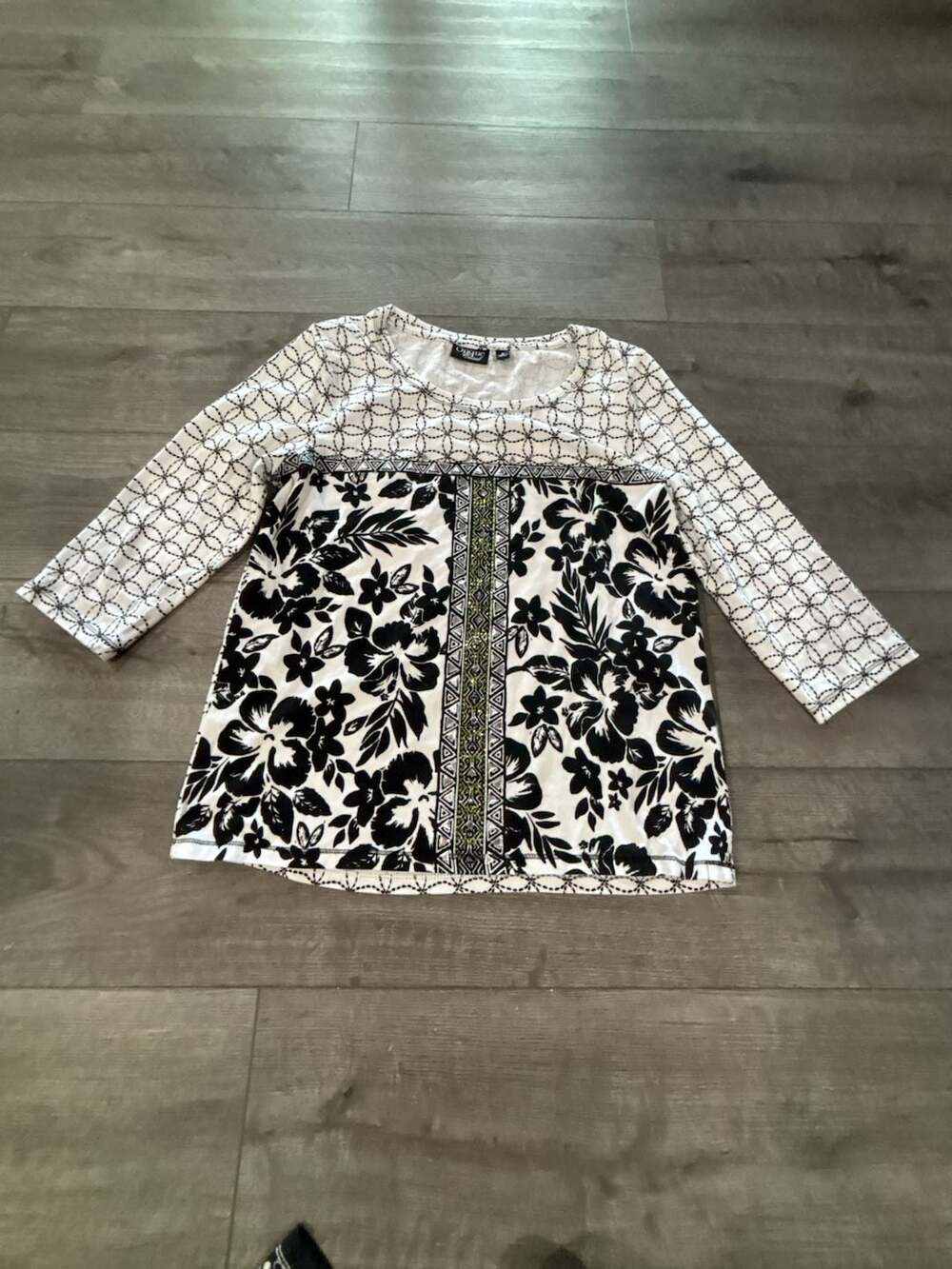 Onque Casual Women's Floral and Geometric Pattern Long Sleeve Embellished Tunic